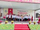 phu huynh tang qua hs - 