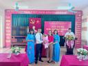 Đại biểu tặng hoa - 